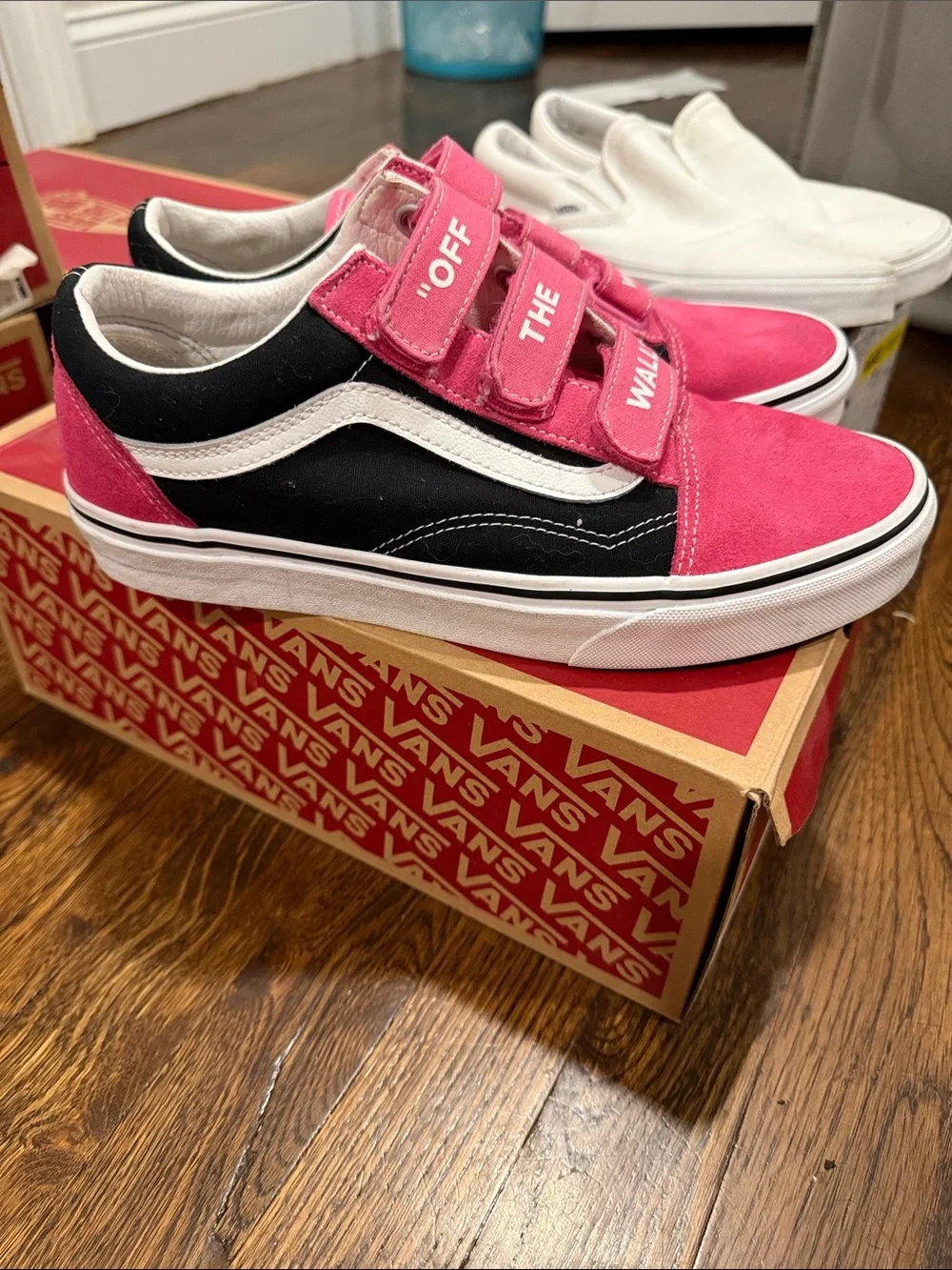 Vans Old Skool Velcro Sneakers in Pink and Black